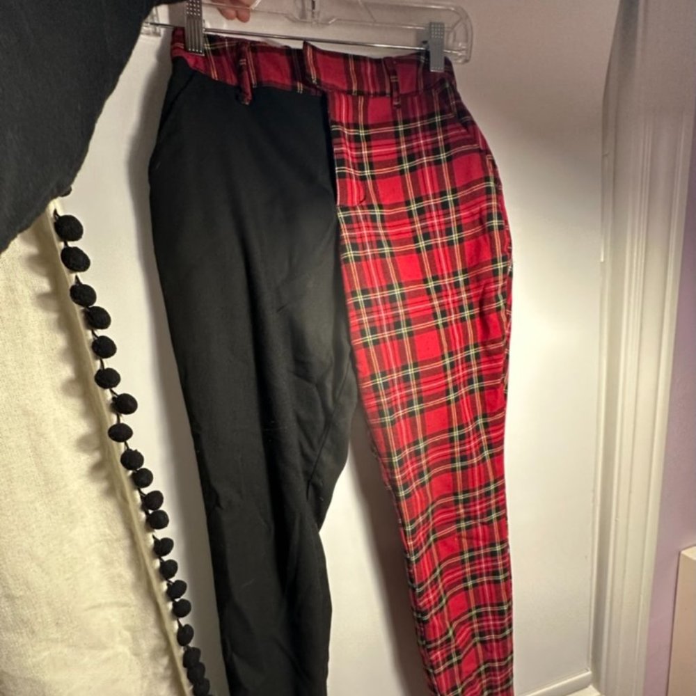 Black and Red HotTopic Pants - Great Price - New Condition - cheap shipping - XS